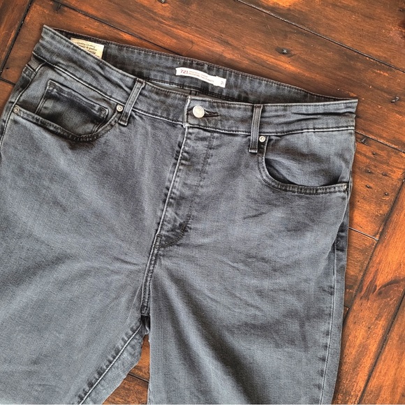 Levi’s cropped grey wash denim jeans - Picture 1 of 13